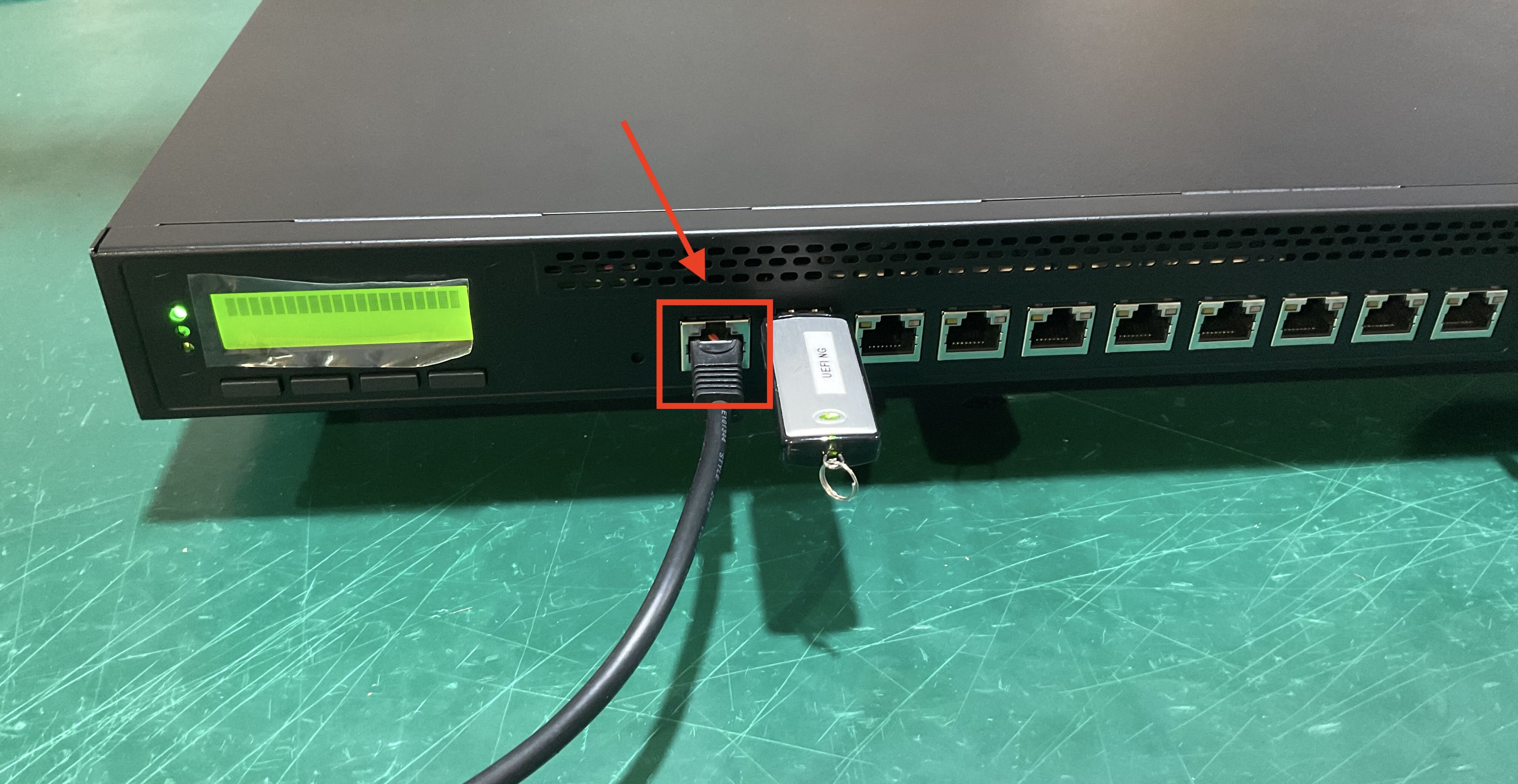 Konsolen-Port bei der NCA-4220